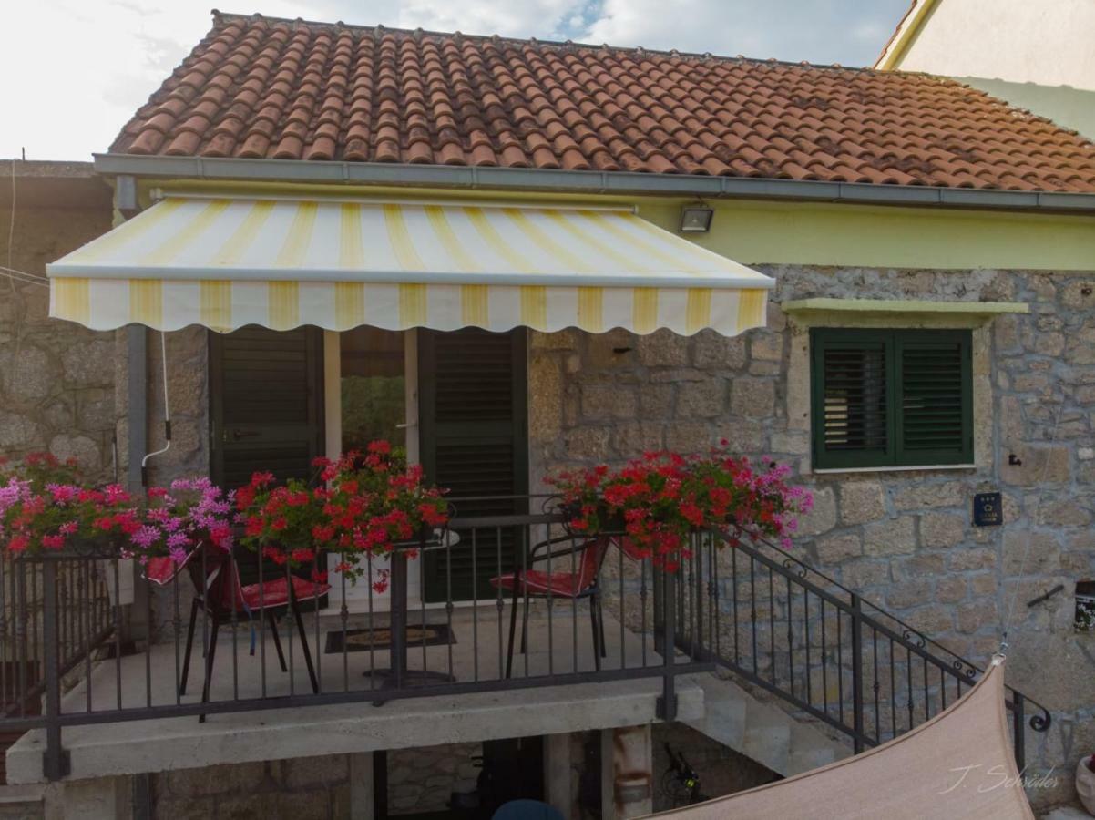 Holiday Home Marija Vrlika Exterior foto
